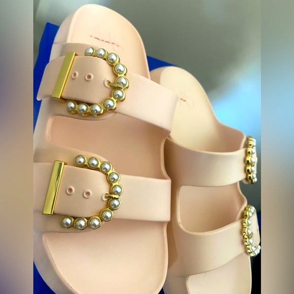 STUART WEITZMAN Faux Pearl Buckled Sandals - Picture 4 of 5